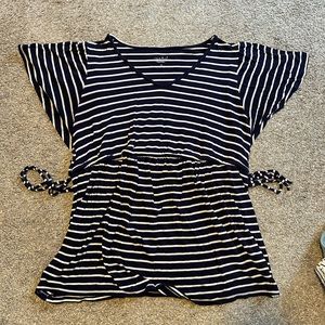 Like new maternity xl striped cotton shirt with flutter sleeves and ties onside